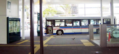 ⑦　4番乗り場のどのバスでも「二の辻」バス停に止まります02