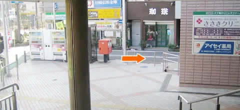 ①改札をでたら右手の＜八丁畷商栄会＞にお進みください01