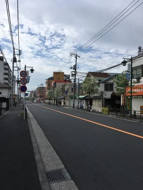 ⑦1つ目の<花藤 Wisteria>さんの角を右折して、<京町商店街>にお進み下さい01
