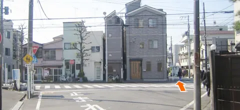 ⑤右手の道を直進してください01