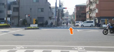 ③左手に公園を見ながら直進して、「池田二丁目」の信号を渡ってください（150ｍ）02